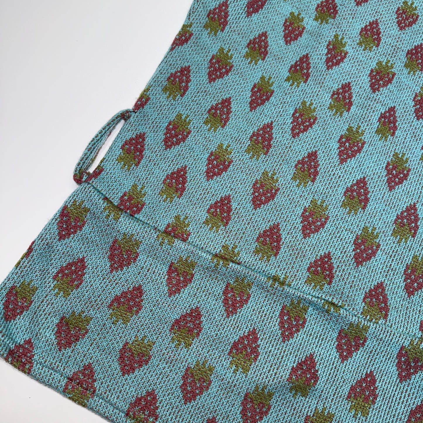 Strawberry collar knit top