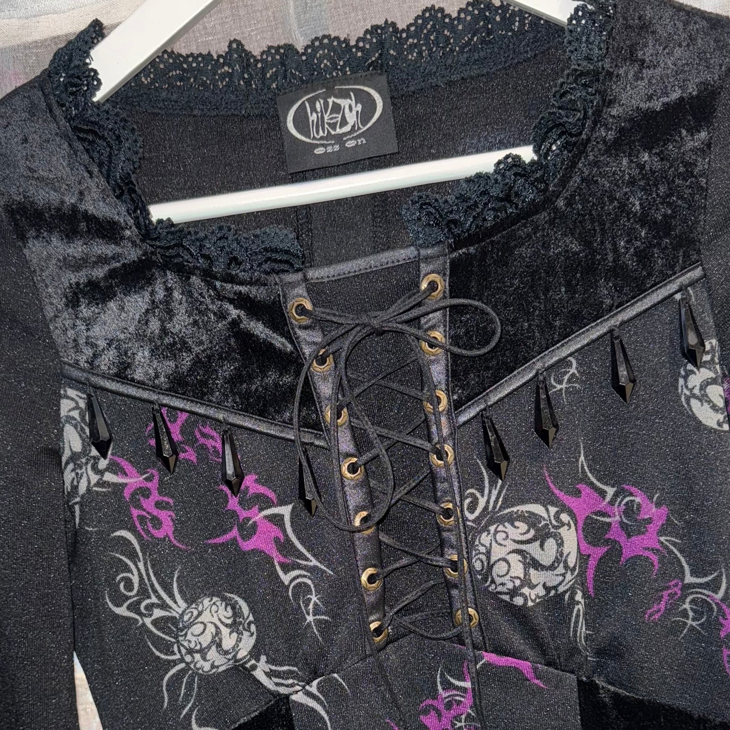 OzzOn Hikozoh embroidered thorns black velvet glittering long sleeve