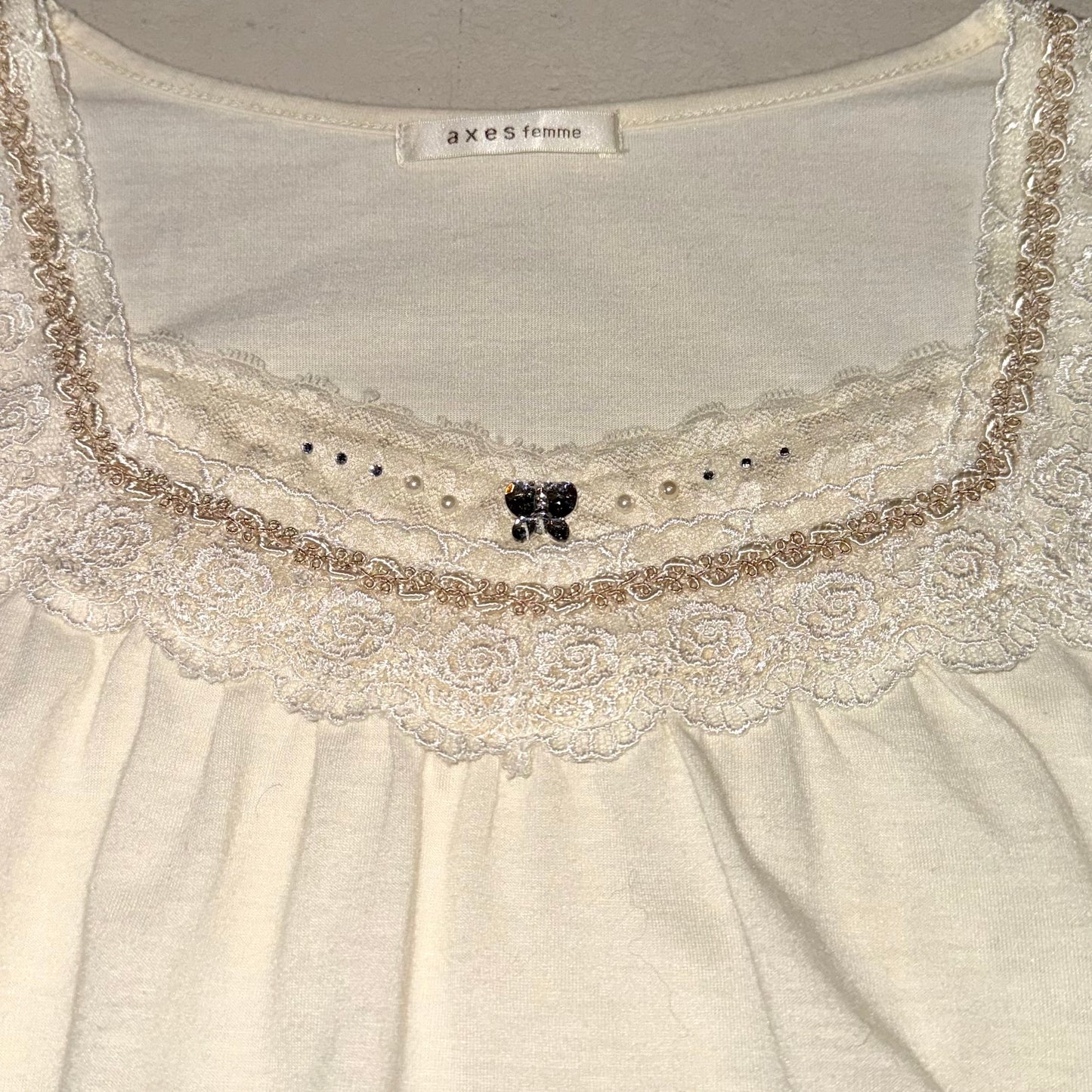 Axes Ivory lace top