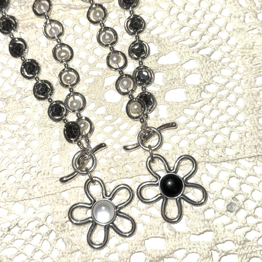 Flower pearls necklace