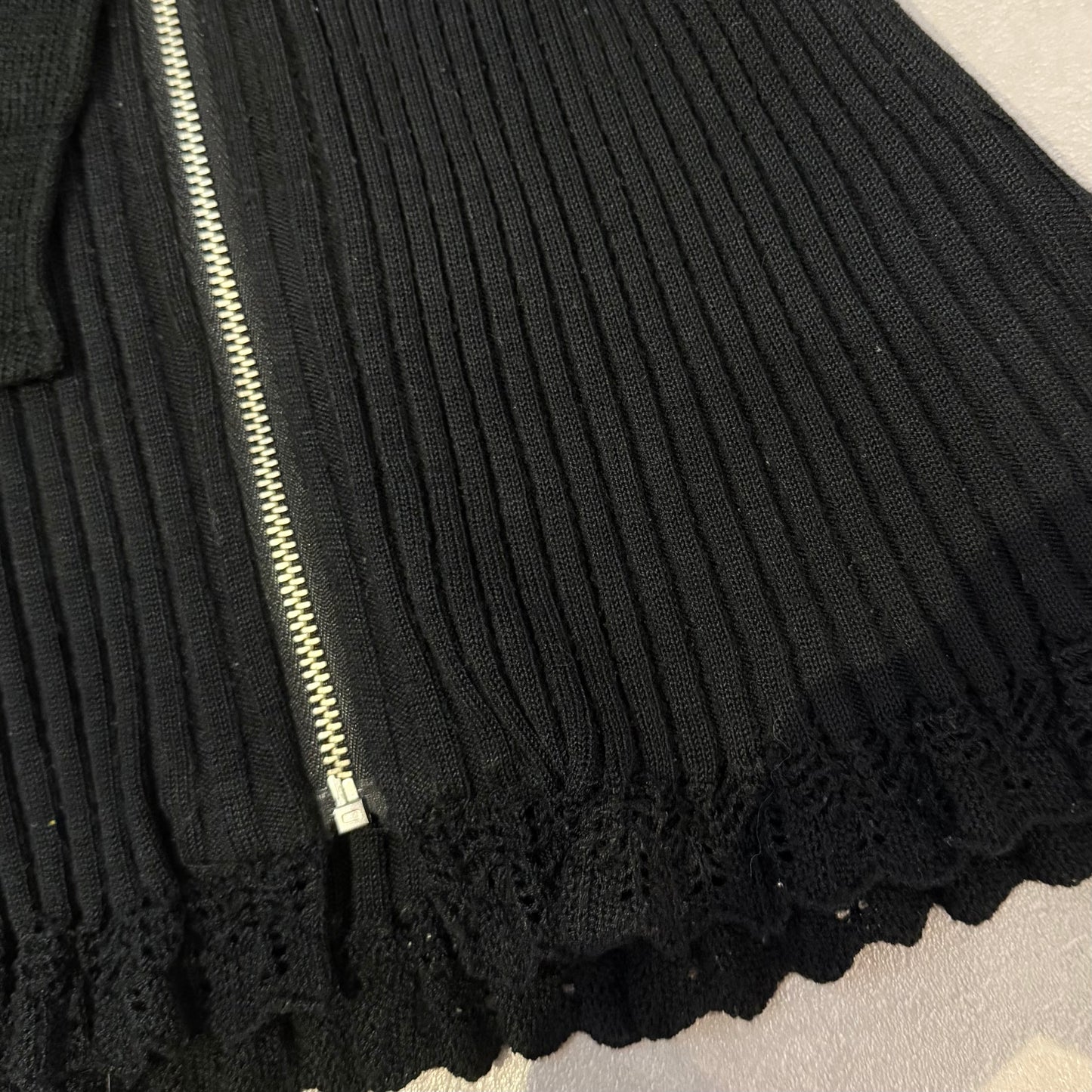 Black ribbon knitted zip vest