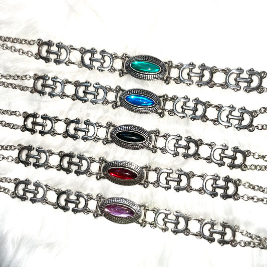 Piercing gem choker