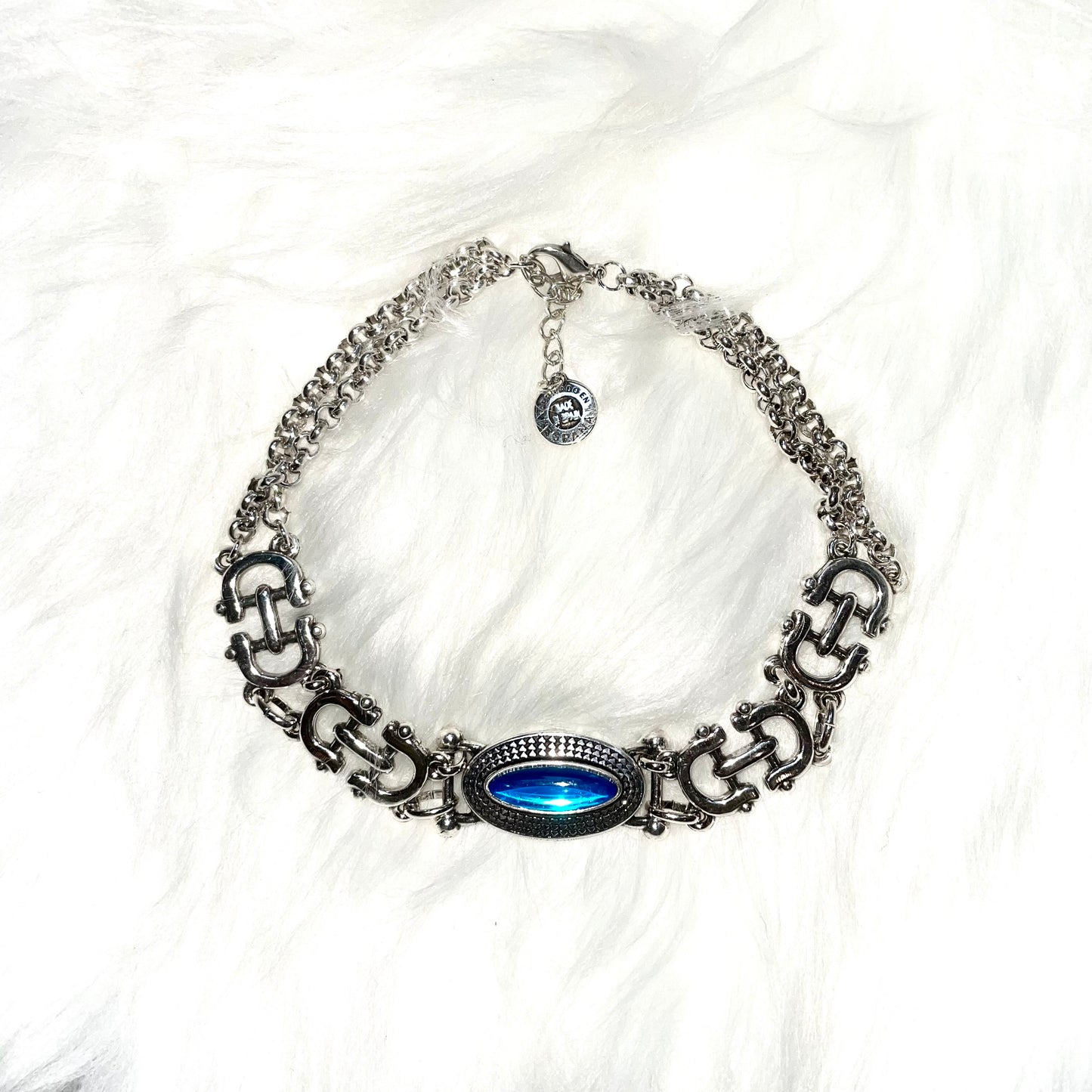 Piercing gem choker