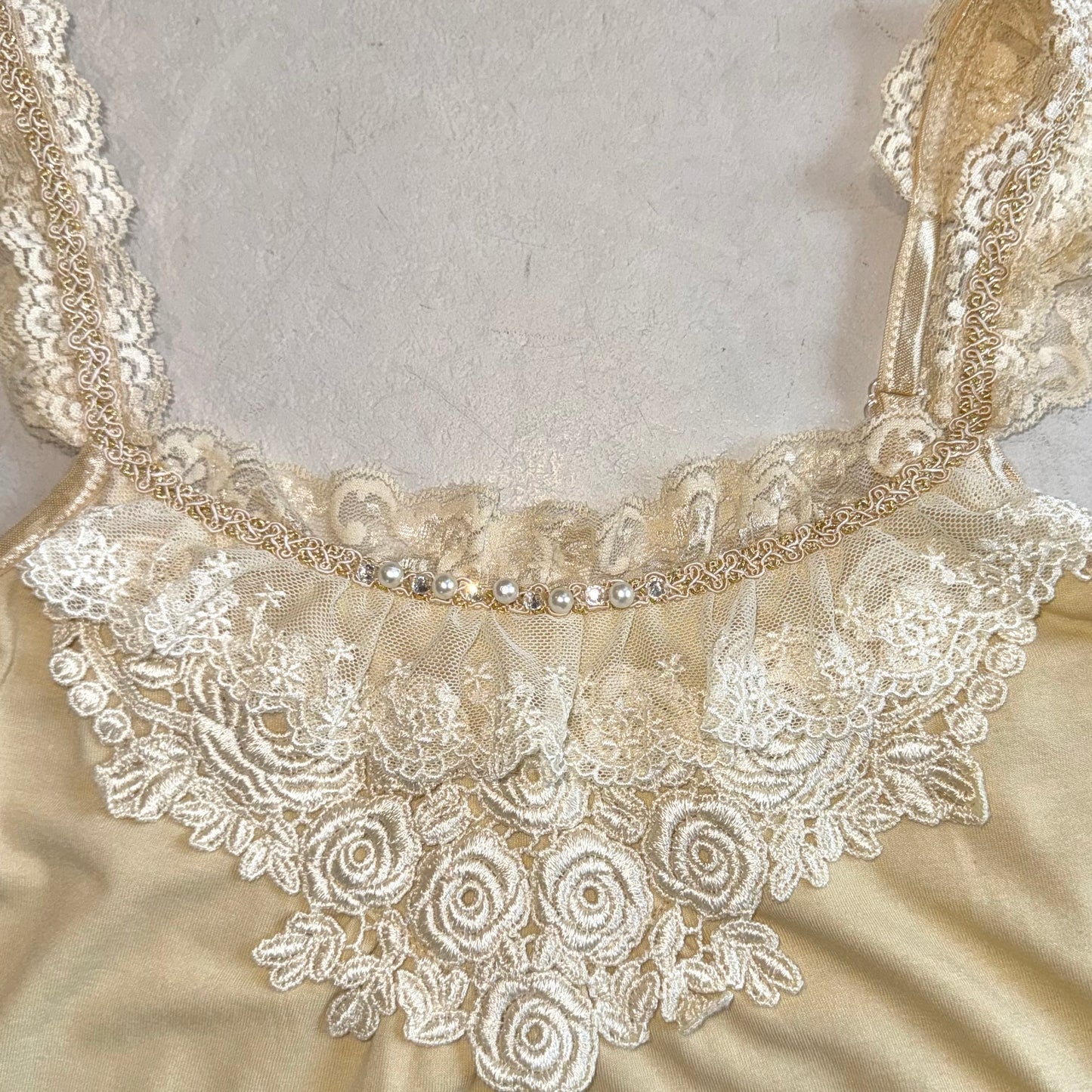 Axes Beige lace pearls tank