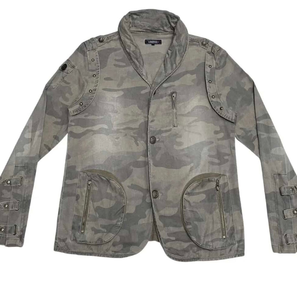 Lowbox camo jacket with a hood that roll away