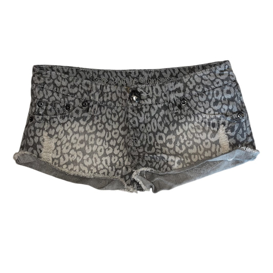 Grey cheetah print short