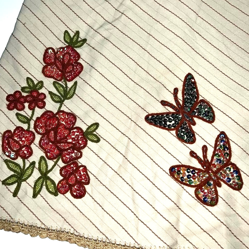 Embroidered rose and butterflies beige skirt