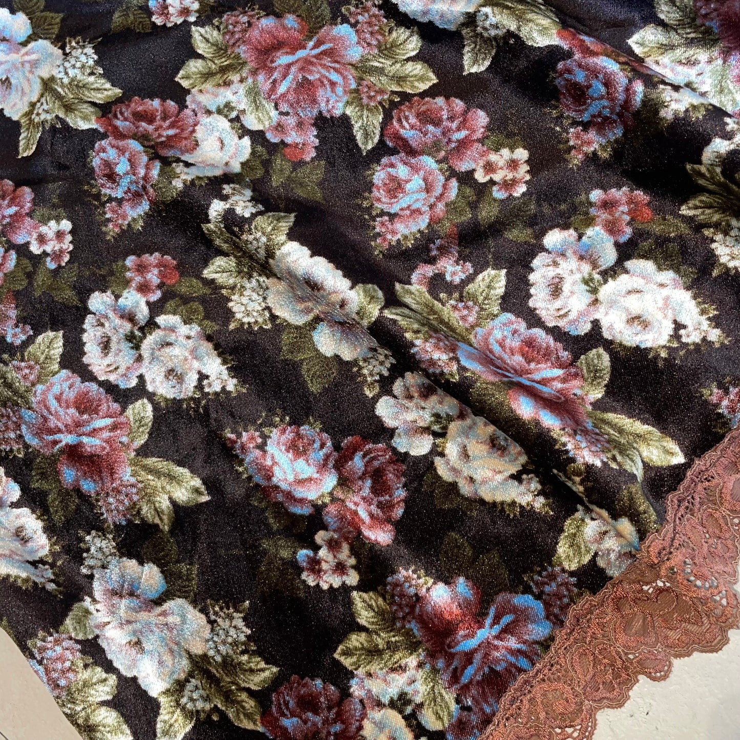 Floral lace velvet skirt