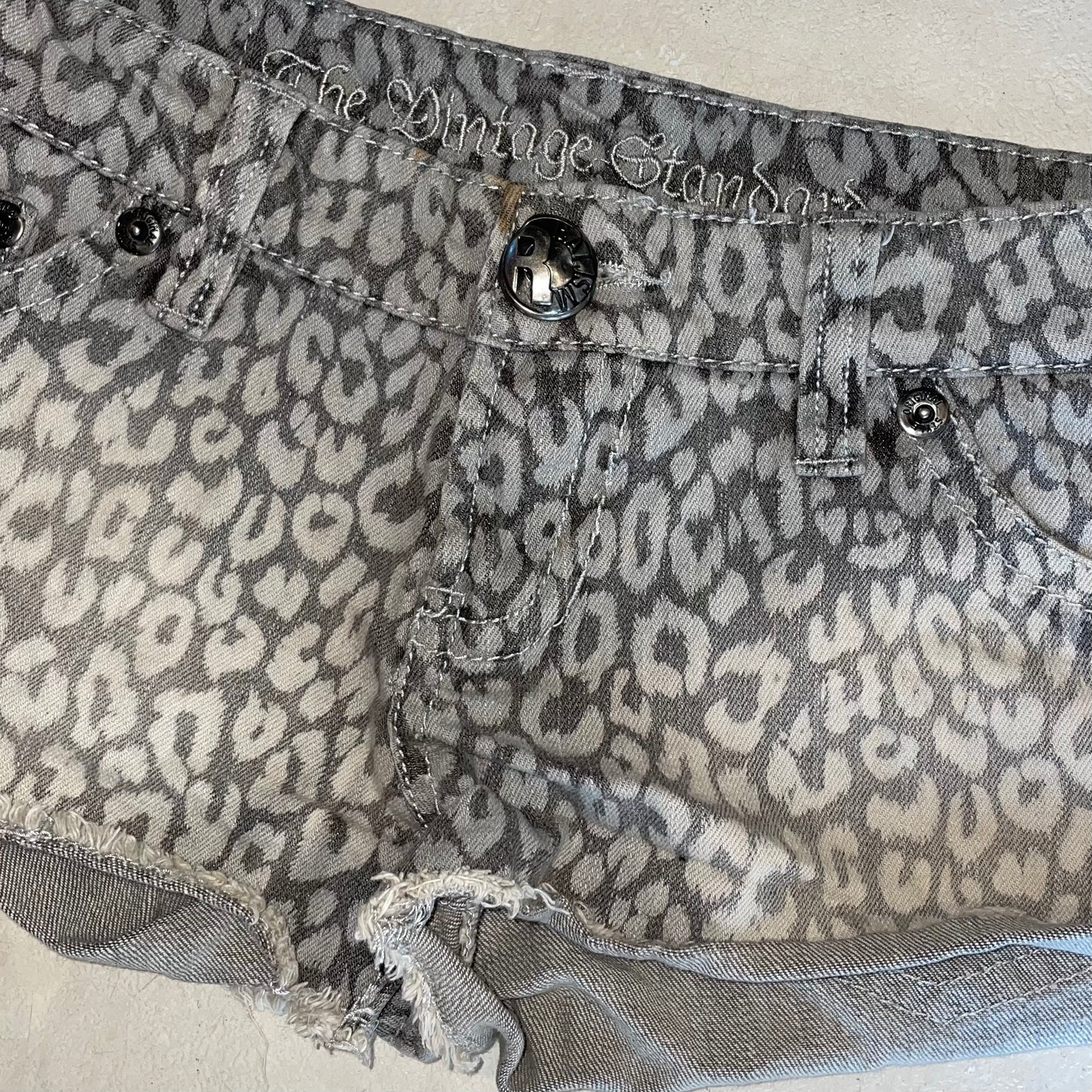 Grey cheetah print short