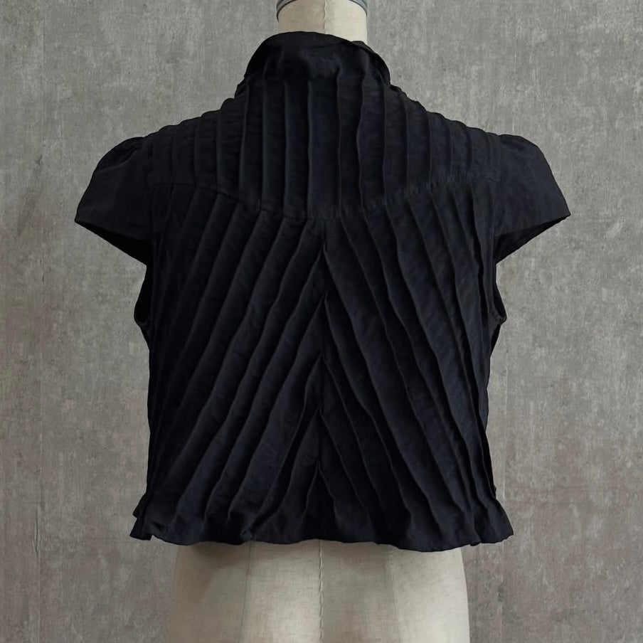 Cote black top