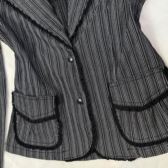 Detail girl striped lace outer
