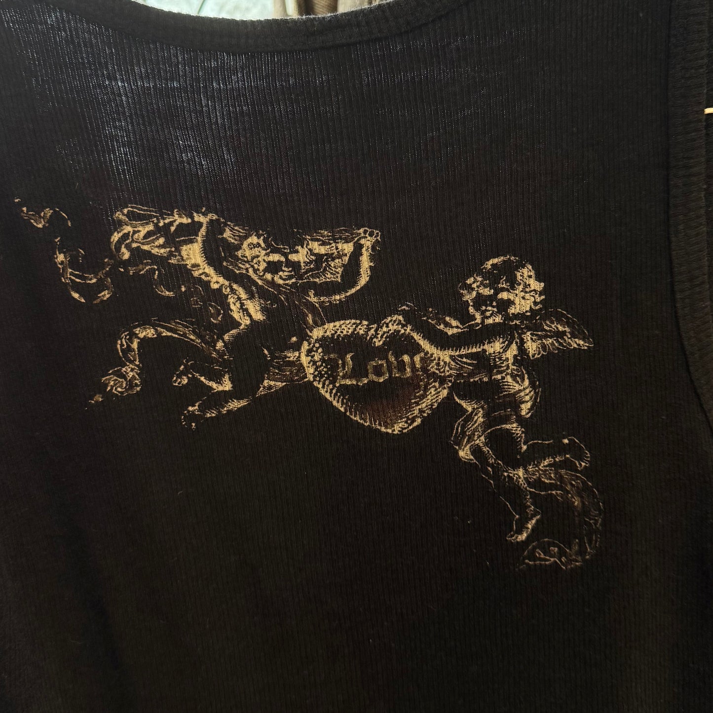Rock rose queen black top