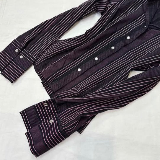 Detail girl purple striped shirt