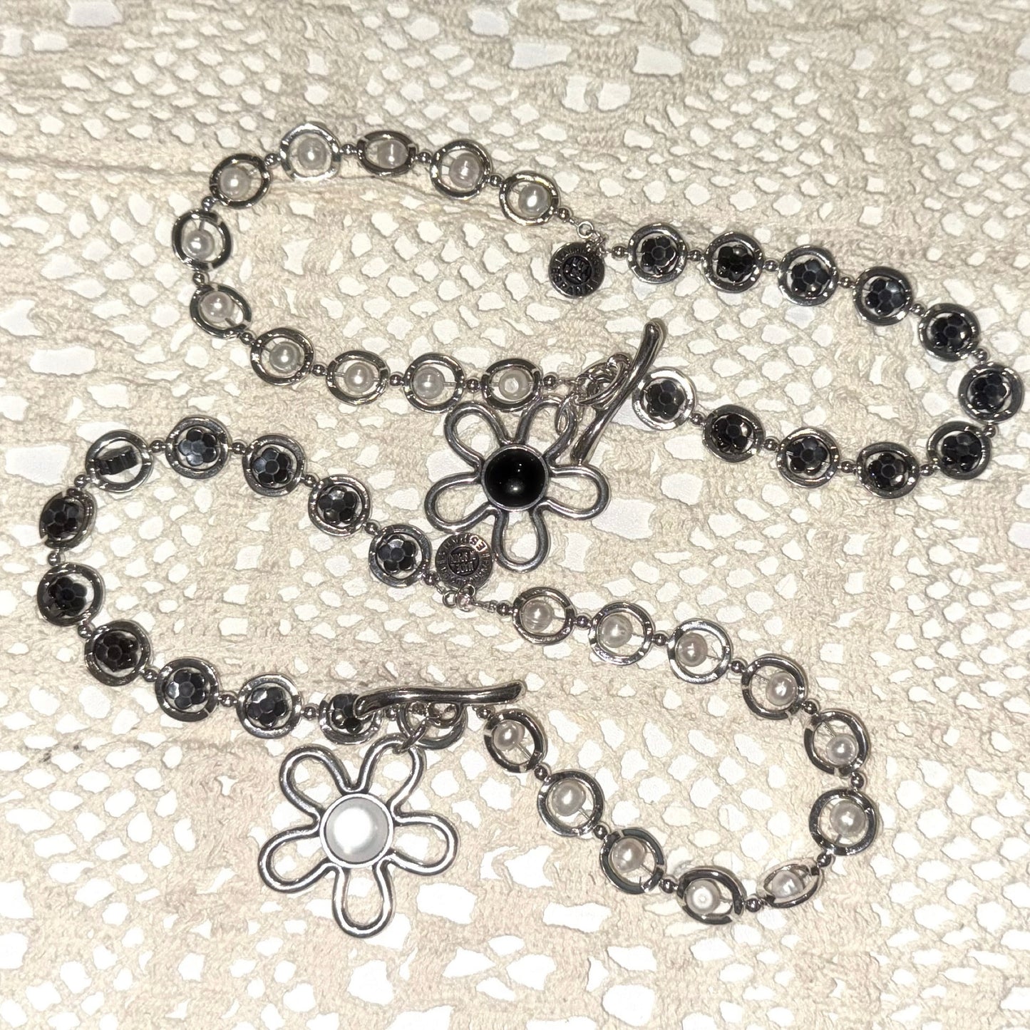 Flower pearls necklace