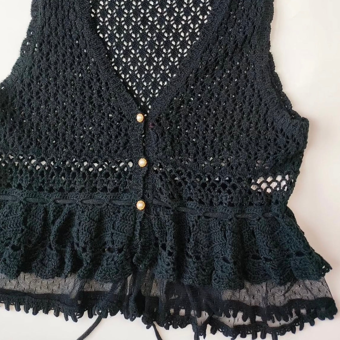 Axes black knitted lace vest