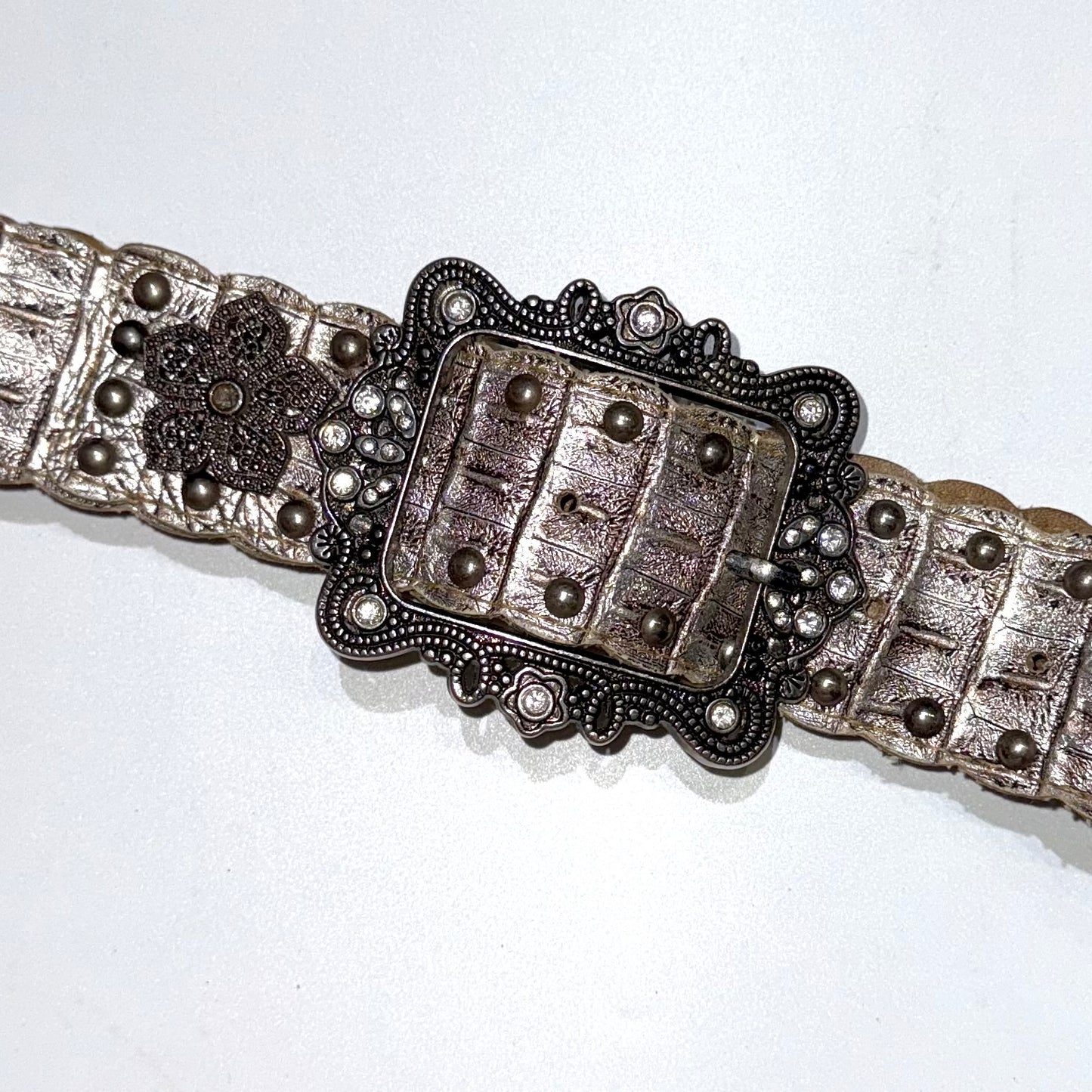 Rivet rhinestones belt