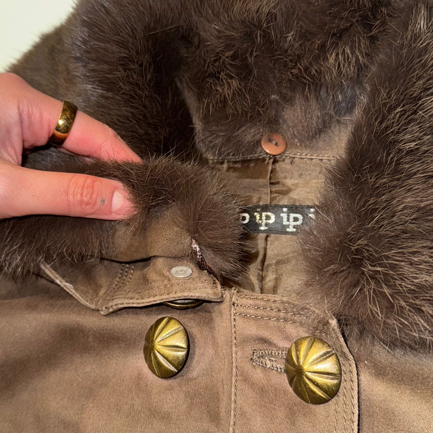 Brown fur collar buttons jacket