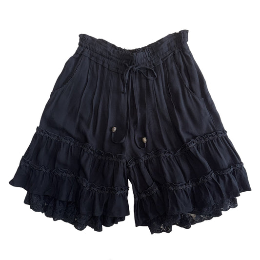 Axes black lace trim jorts