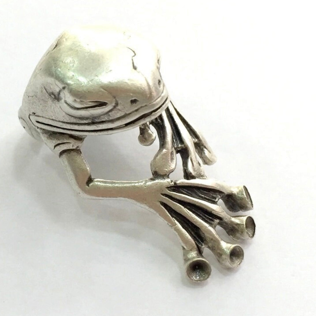 925 sliver plated Frog ring(very coollll)