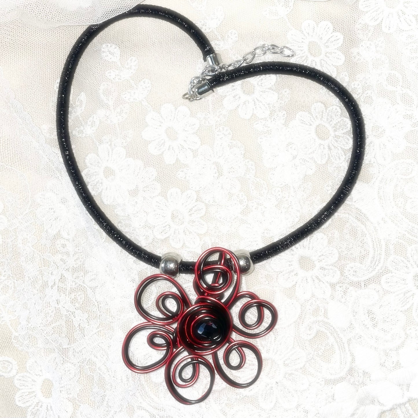 Electric wire flower necklace