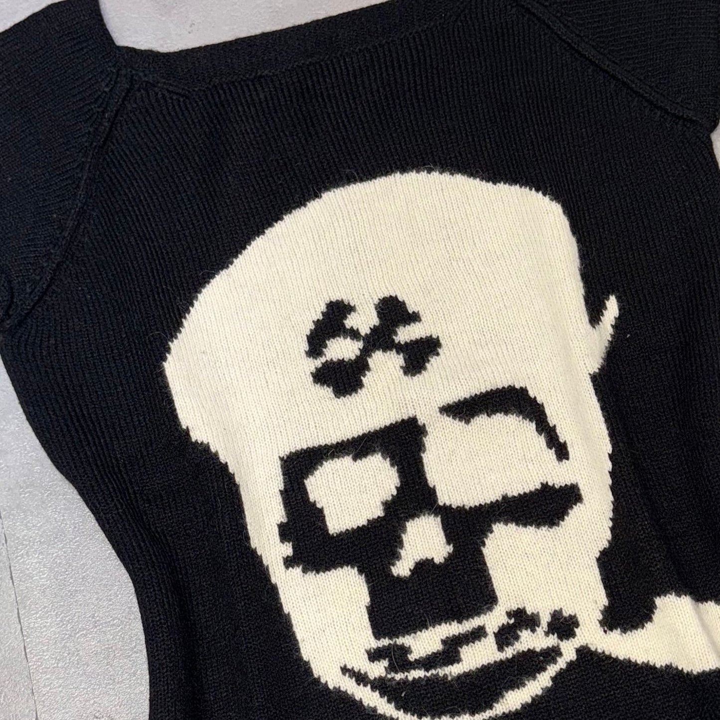 Smoking skull knit top
