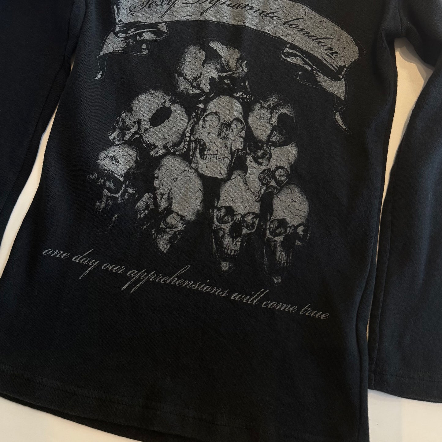 Sexy Dynamite skull three-quarter sleeve black top