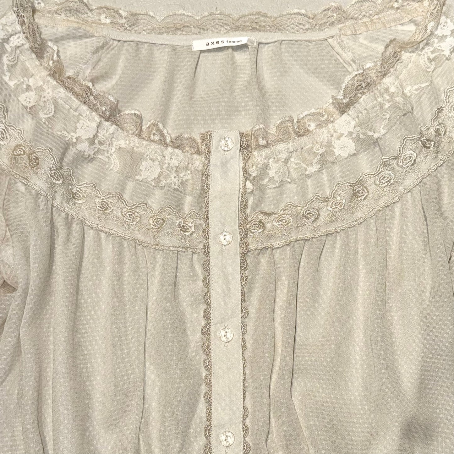 Axes balloon sheer lace top