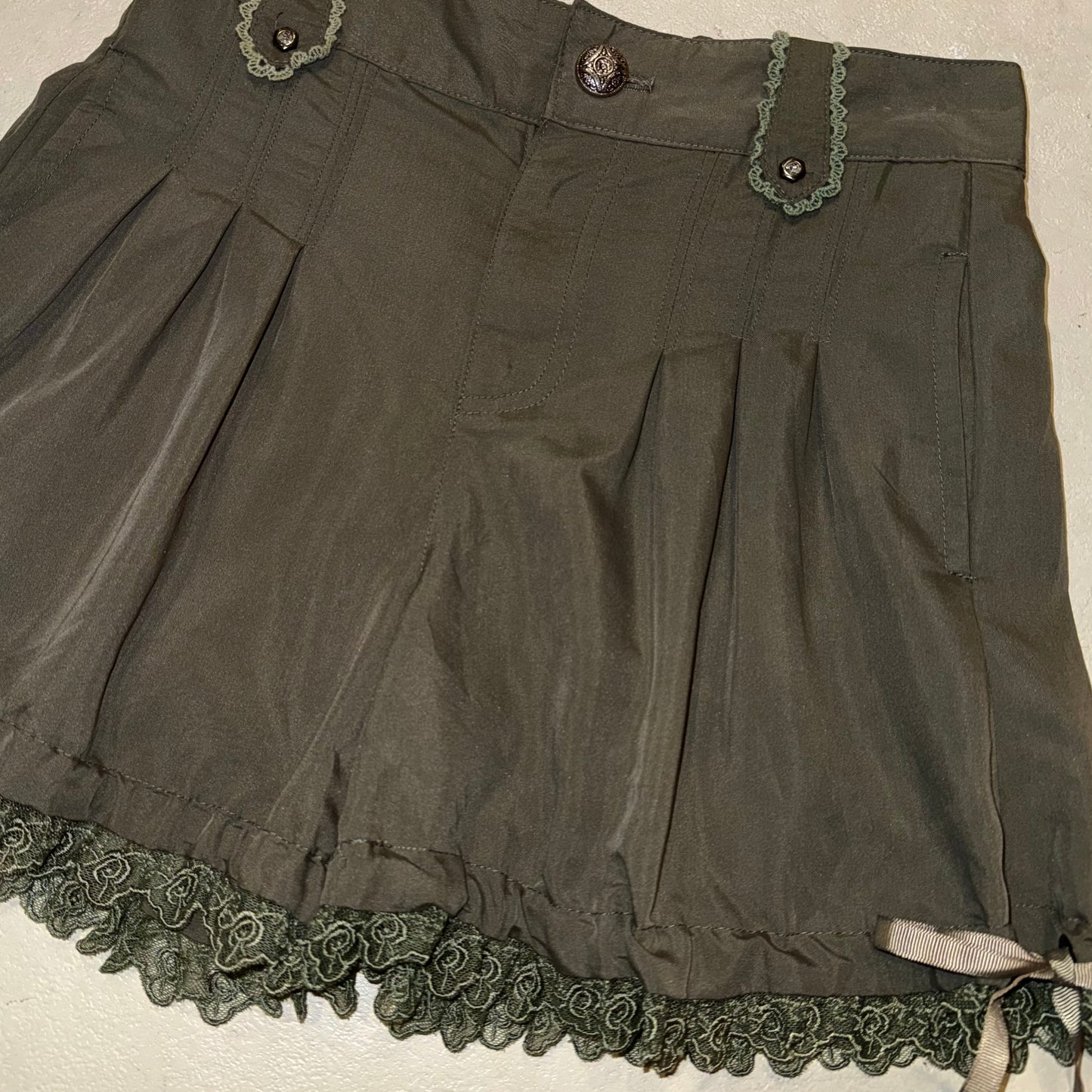 Axes green ribbon lace short