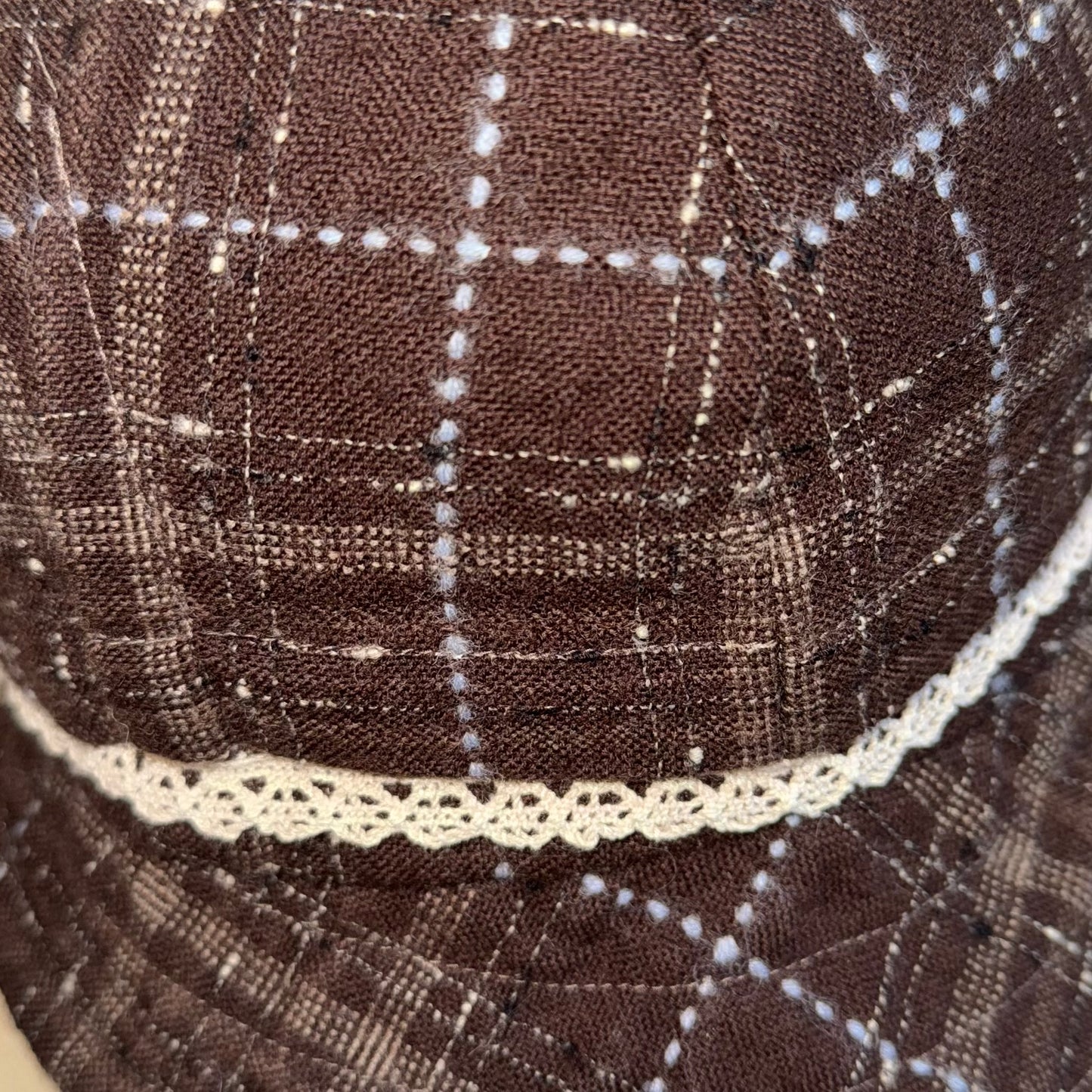 Lace trim check hat