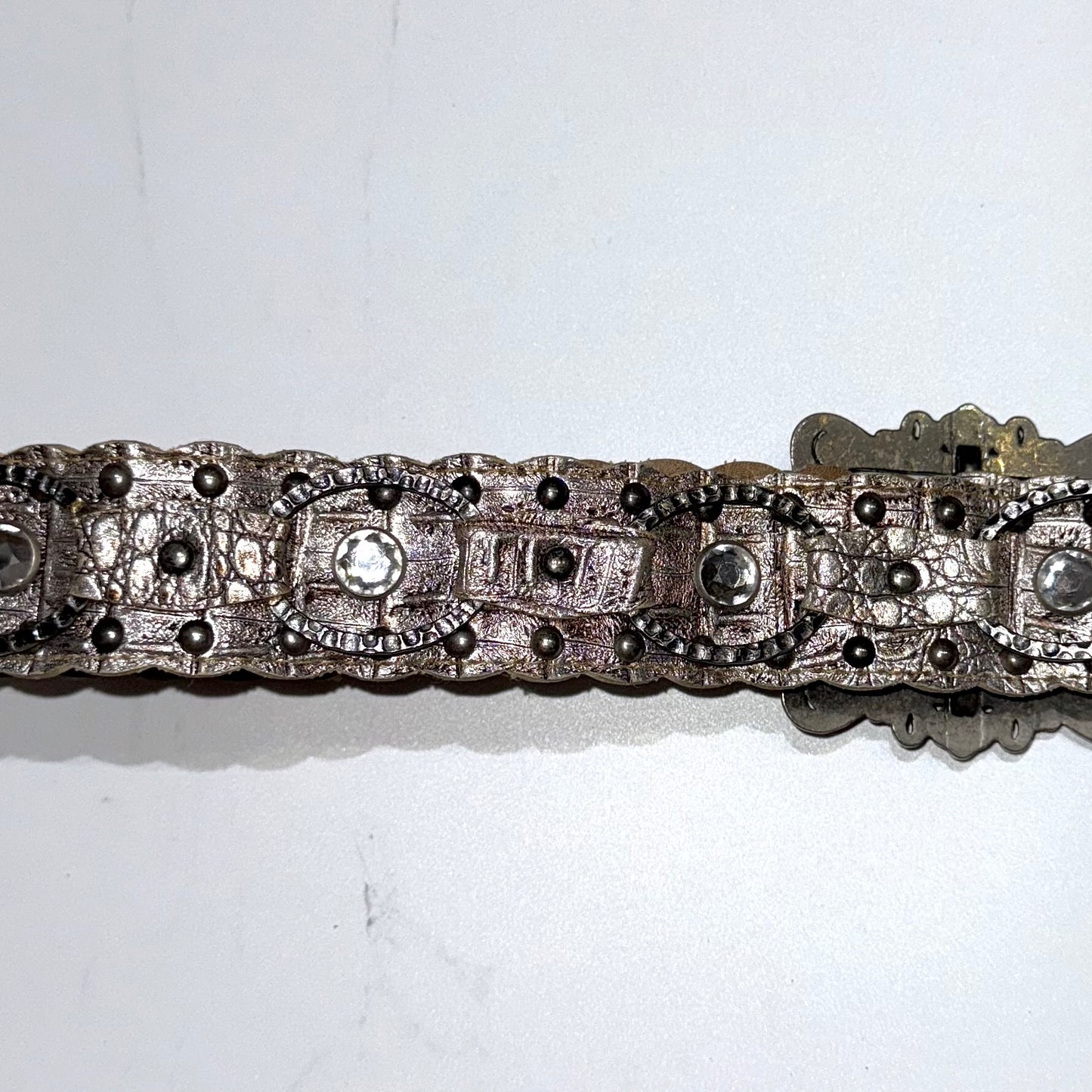 Rivet rhinestones belt