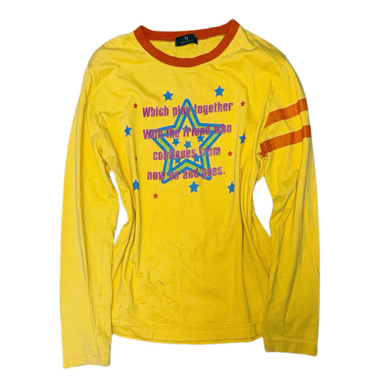 "Which play together with the friend who continues from now on and goes"yellow long sleeve