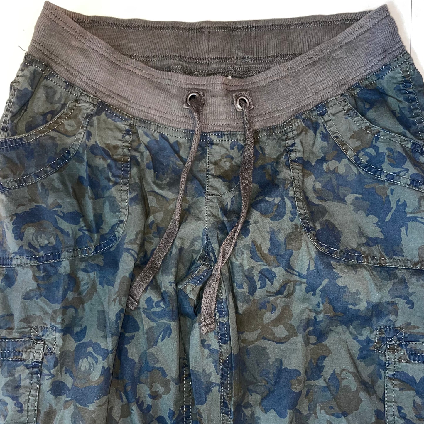 Motherhood camo jorts