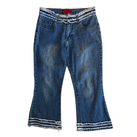 Denim capris with frayed edges