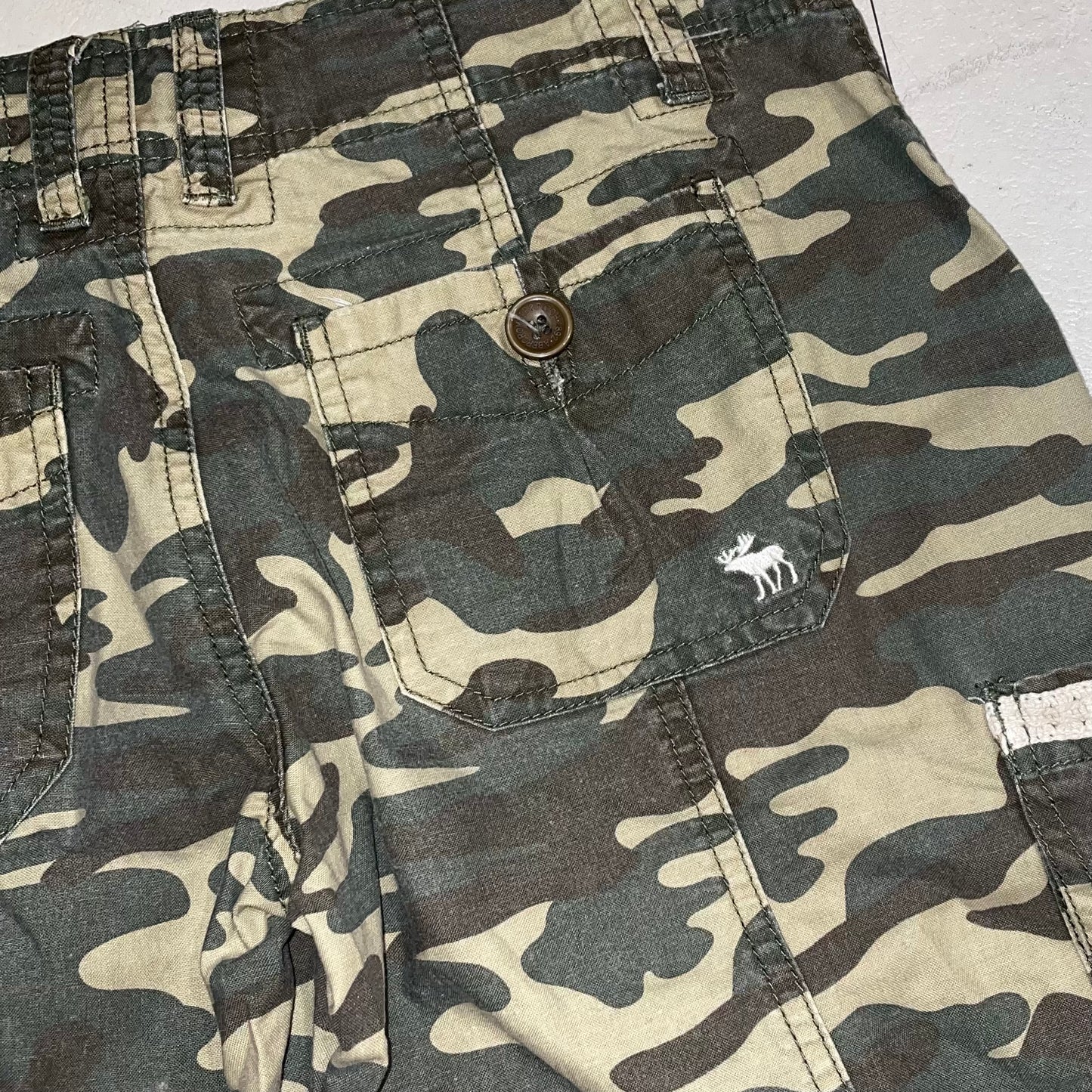 Abercrombie camo lace jorts