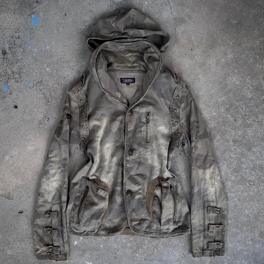 Lowbox camo jacket with a hood that roll away