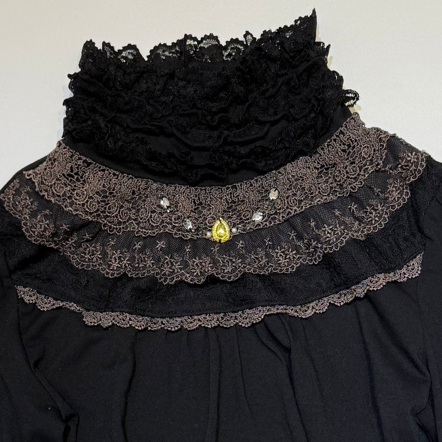 Axes black lace collar long sleeve