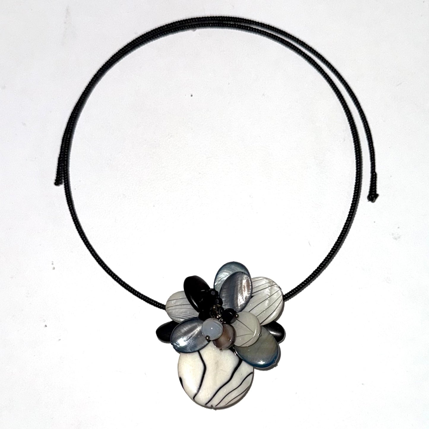 Weaved beads necklace with earrings set