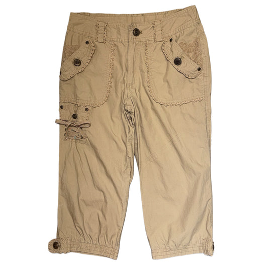 Axes lace capris