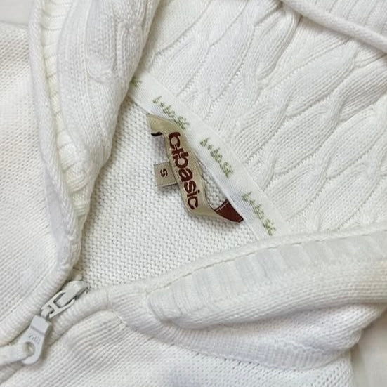 White knit zip up sleeveless hoodie