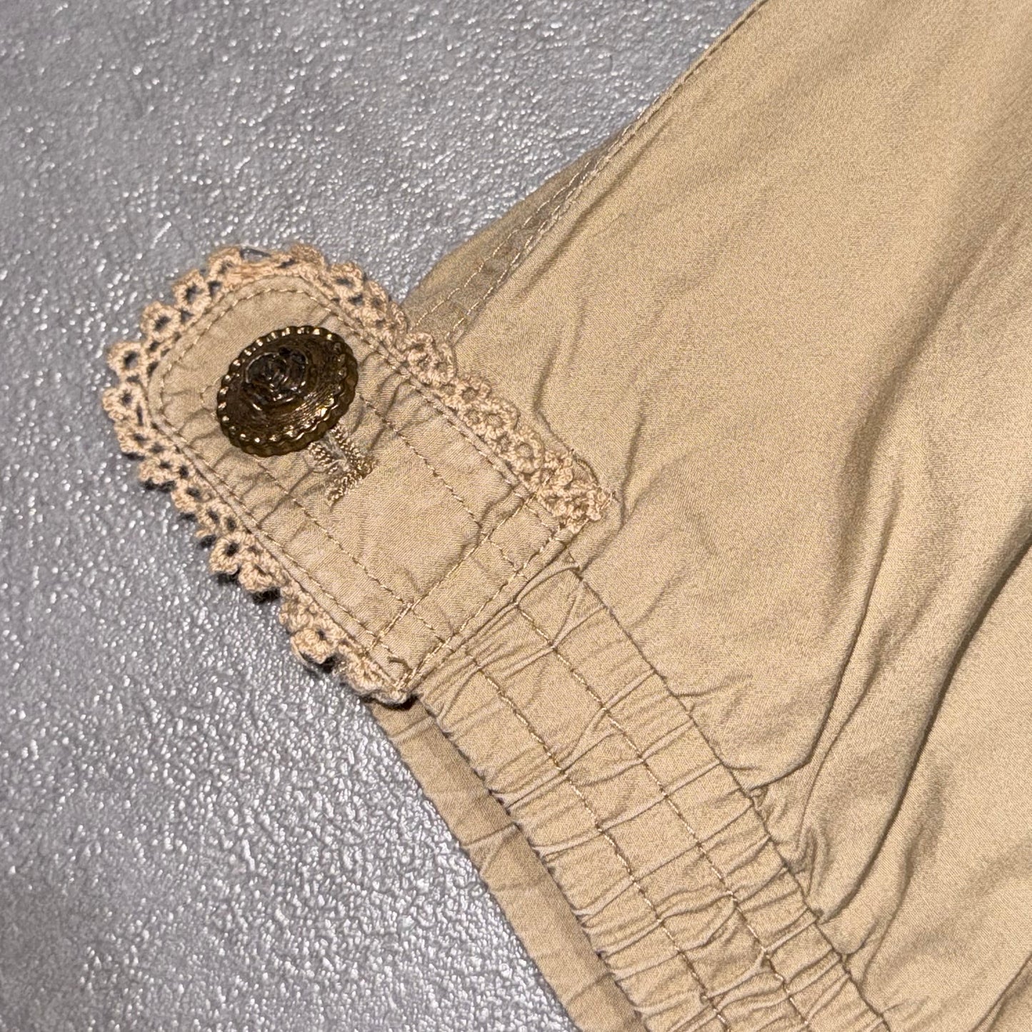 Axes lace capris