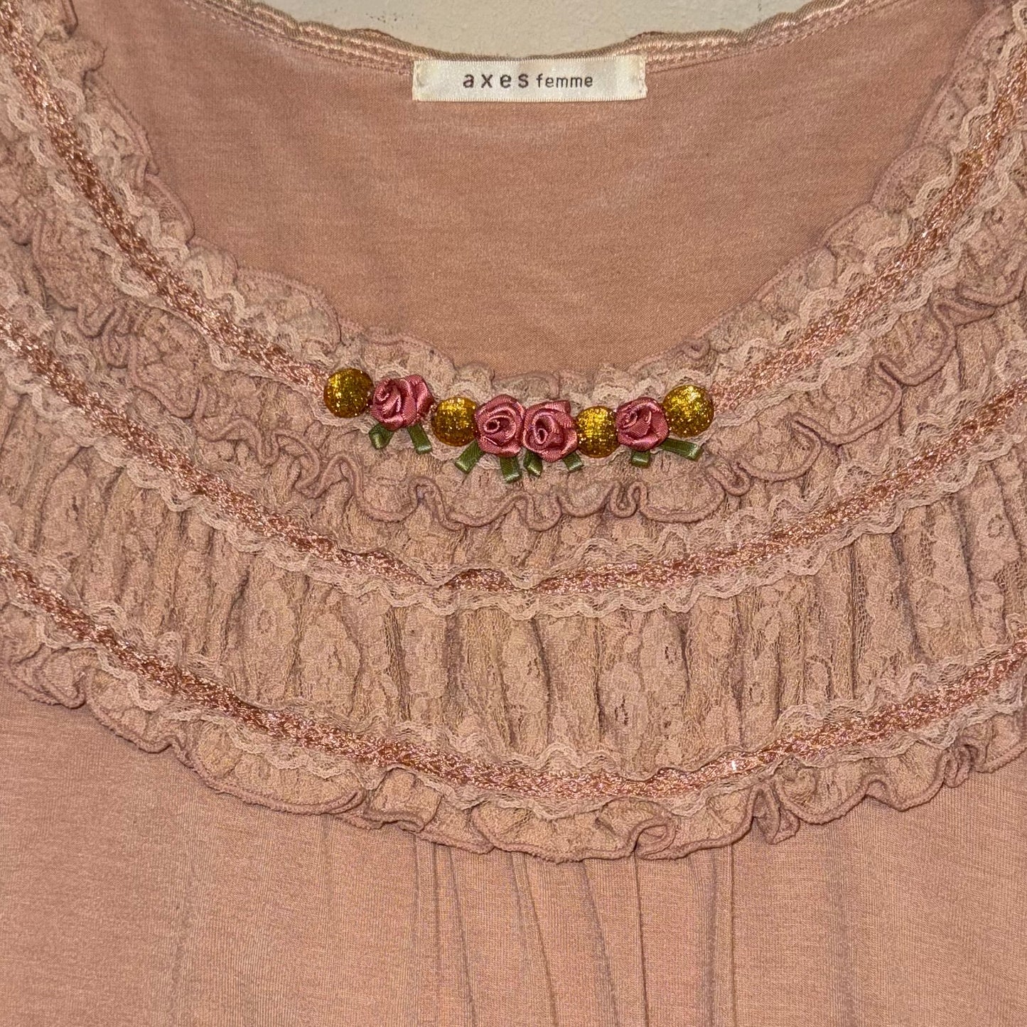 Axes dusty rose lace top