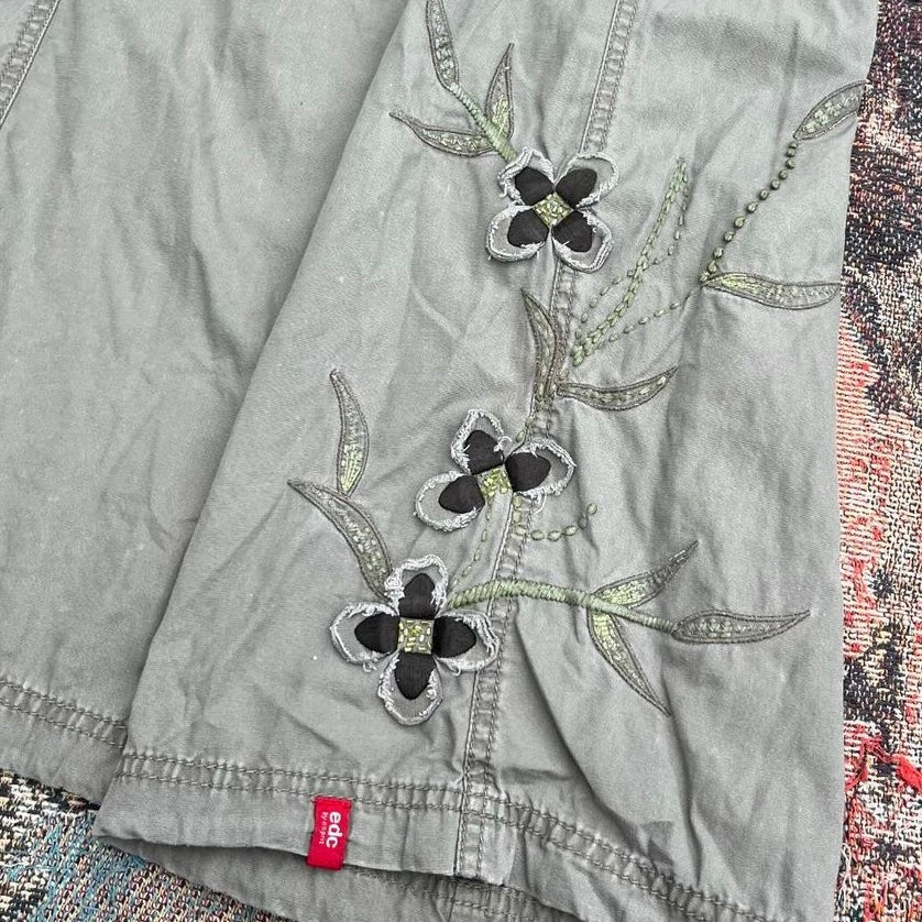 Edc cargo pants with cute flowers details