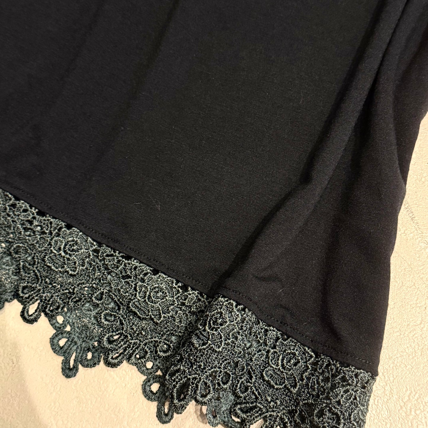Axes black lace halter