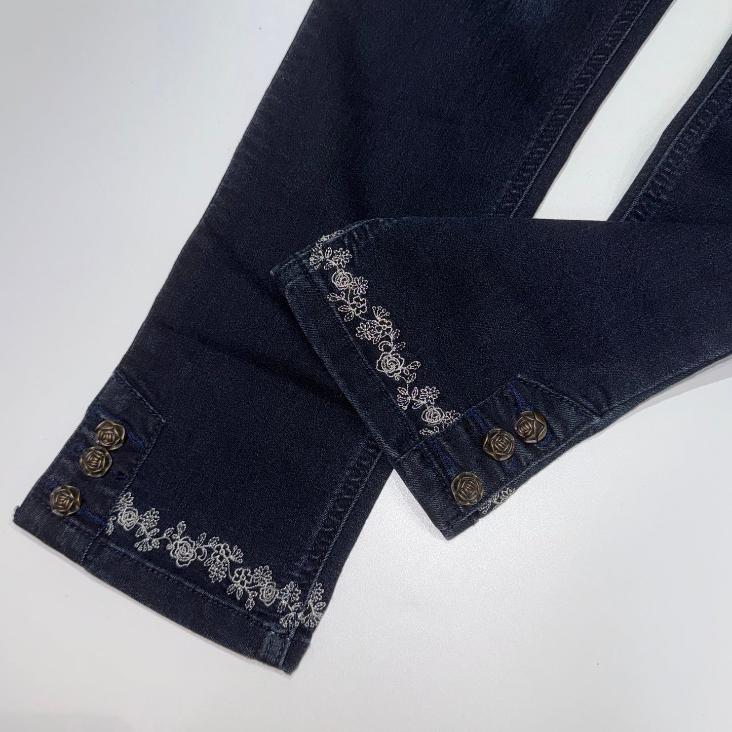 Axes embroidered denim capris