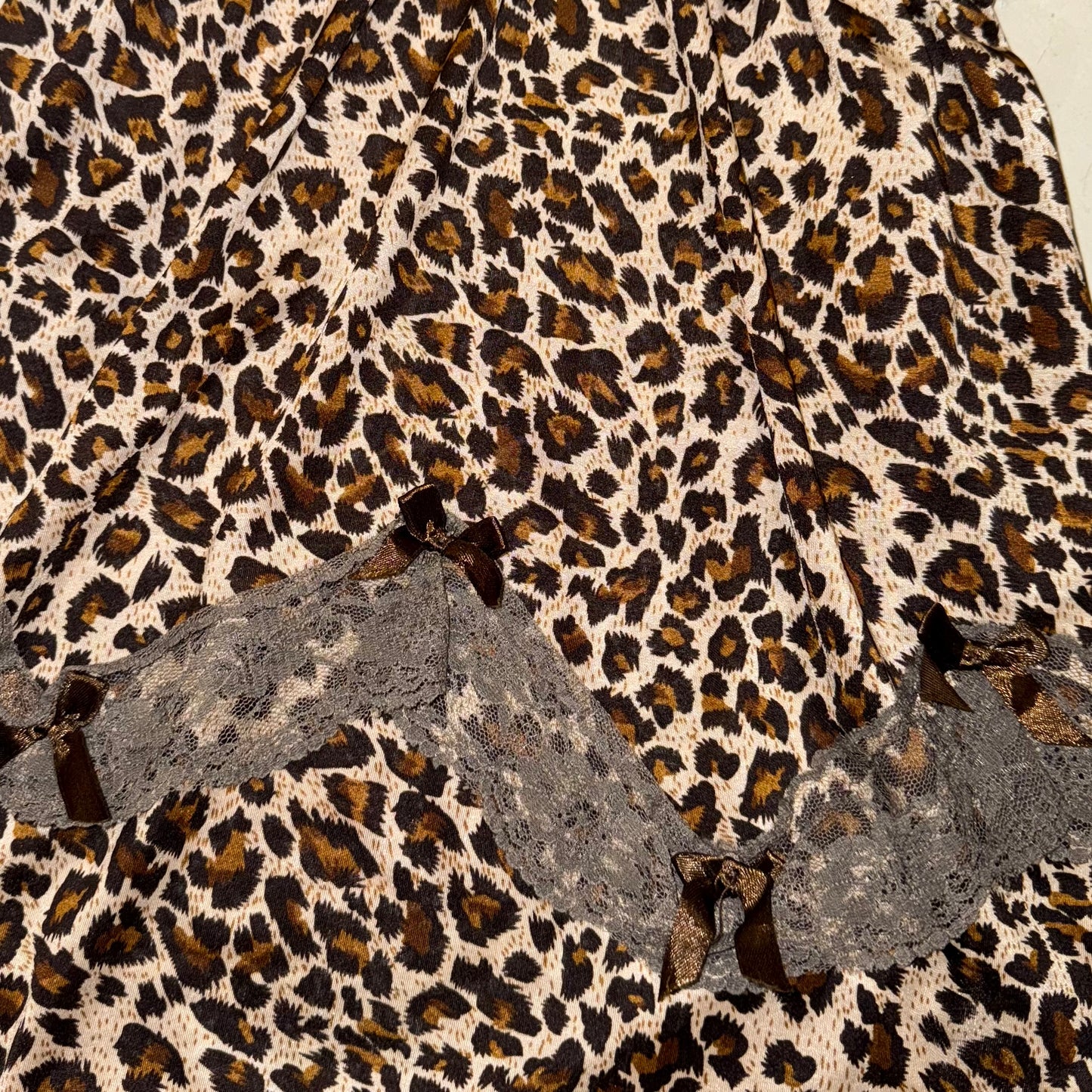Leopard print ribbon lace top