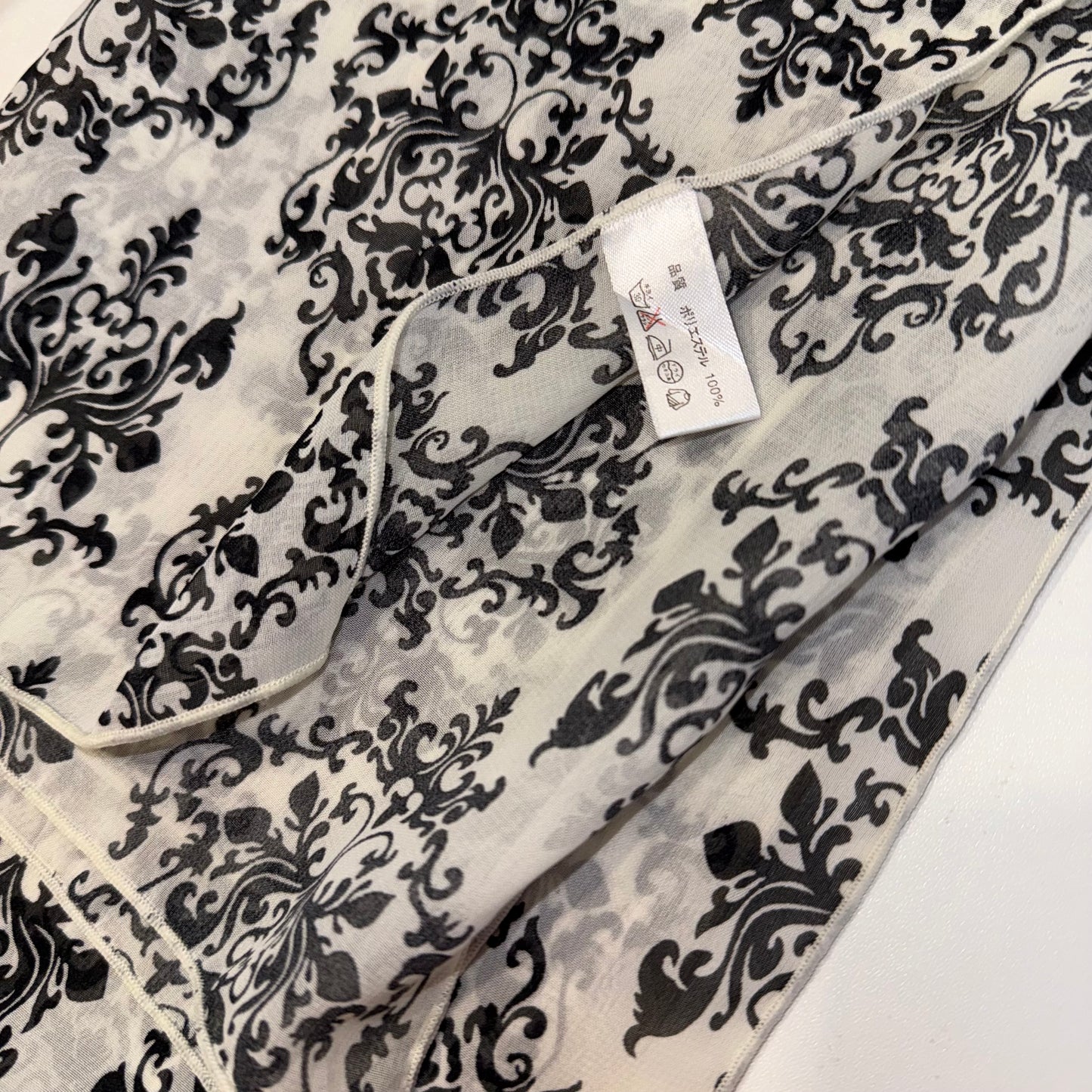 Black white palace mesh scarf