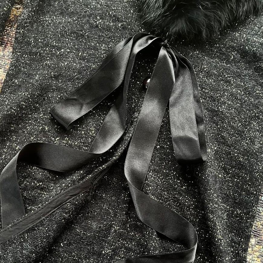 Black knit ribbon outer with fluffy collar