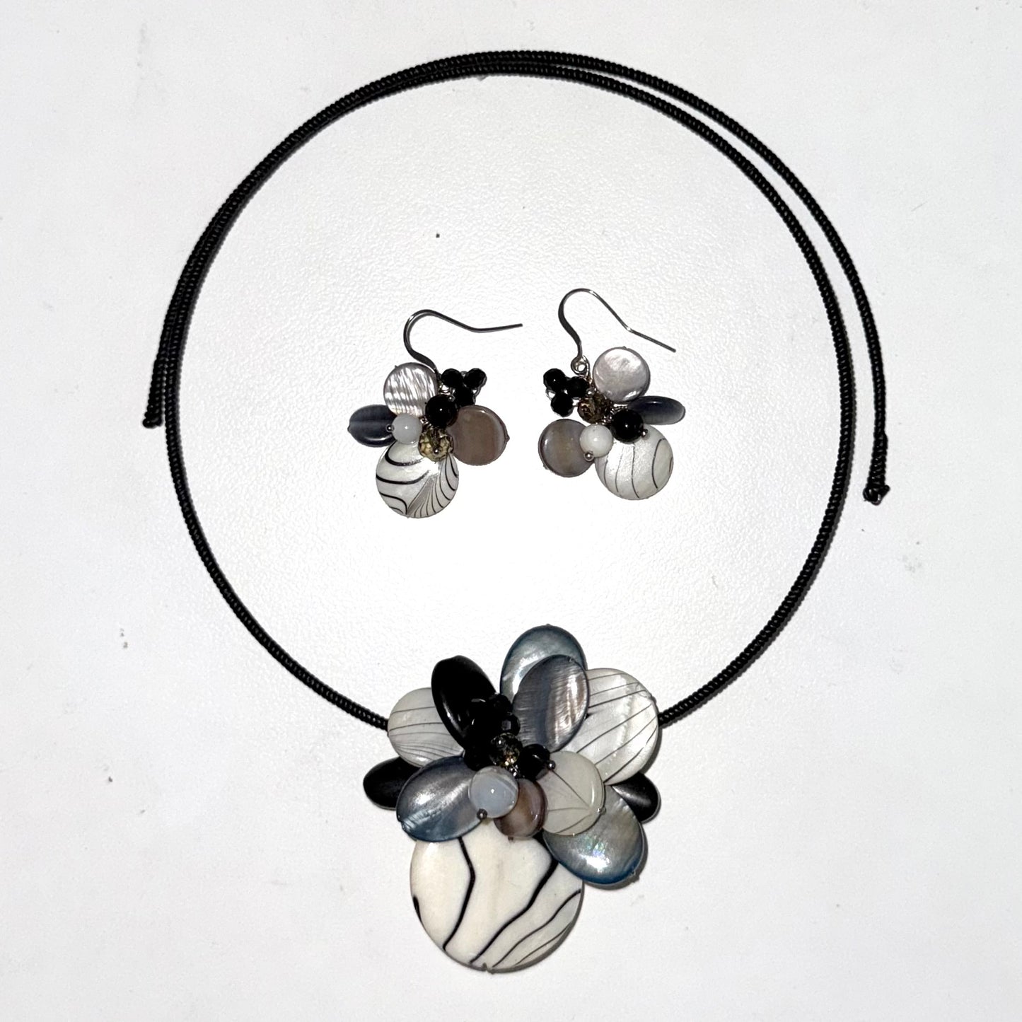 Weaved beads necklace with earrings set