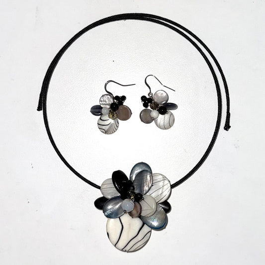 Weaved beads necklace with earrings set