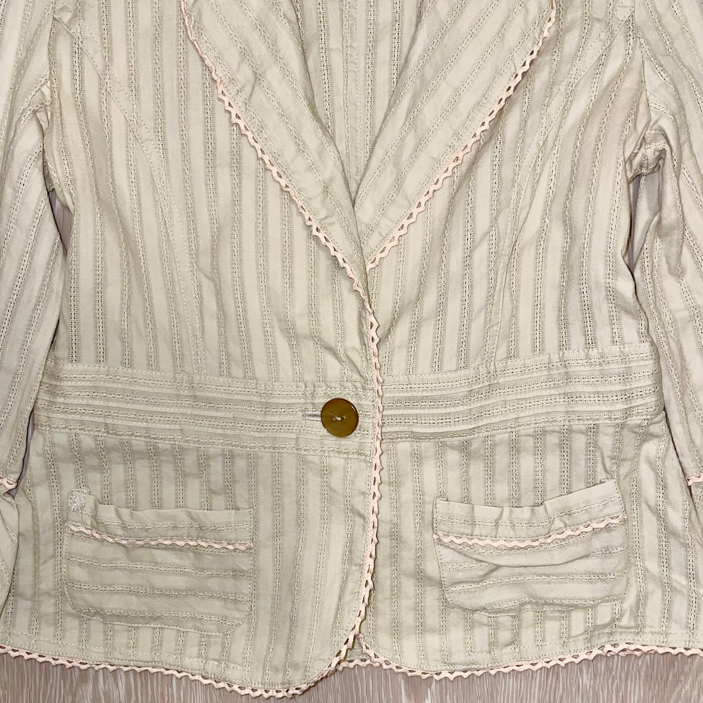 Beige lace striped outer